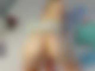EmillyHart's Live Sex Cam Show