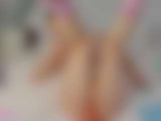 EmillyHart's Live Sex Cam Show