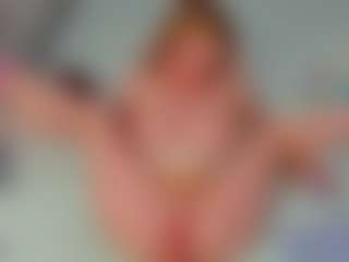 Live cam show with EmillyHart - Spank Blonde Hair on fapnchat