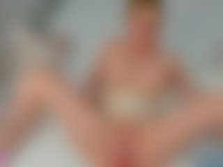 EmillyHart's Live Sex Cam Show