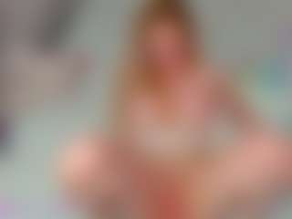 EmillyHart's Live Sex Cam Show