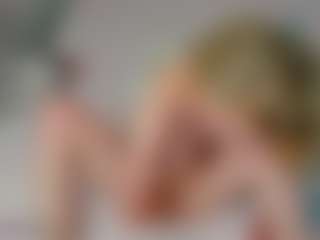 EmillyHart's Live Sex Cam Show