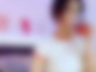 Live cam show with LILITH SAVETT - Petite on AdultVida.com
