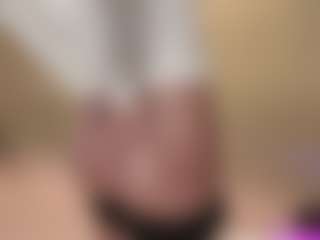 sweet-petiite's Live Sex Cam Show