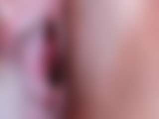 Live cam show with Isabellaa-Joness - Flashing on liverealitysex.com