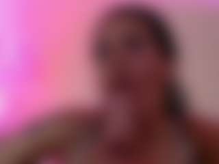 Live cam show with LaylaCruzRose - MILF on Camsoda