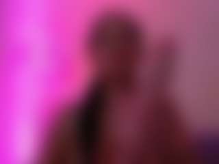 LaylaCruzRose MILF webcam performer live streaming