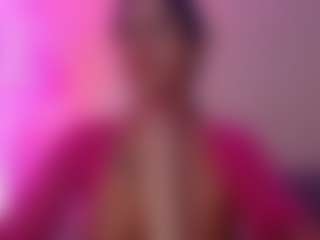 Live cam show with LaylaCruzRose - Average on SquirtSoMuch