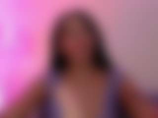 LaylaCruzRose MILF webcam performer live streaming