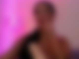 LaylaCruzRose MILF webcam performer live streaming