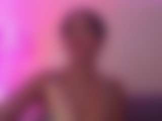 Live cam show with LaylaCruzRose - Squirt on Camsoda