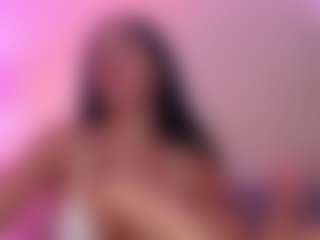 Live cam show with LaylaCruzRose - Average on Camsoda
