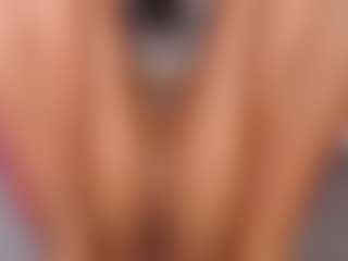 Live cam show with LaylaCruzRose - Bedroom on UwU Esports