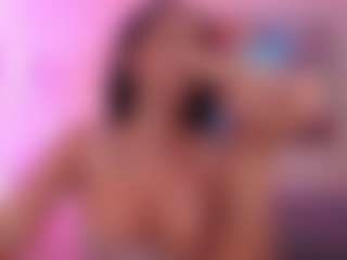 Live cam show with LaylaCruzRose - Petite on Camming Site