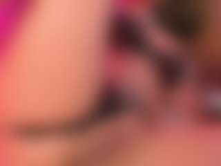 Live cam show with LaylaCruzRose - Petite MILF on sexylive.show