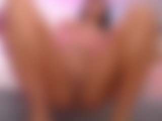 Live cam show with LaylaCruzRose - Bedroom MILF on Pornisteam.com