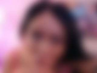 Live cam show with LaylaCruzRose - Lovense MILF on xDating