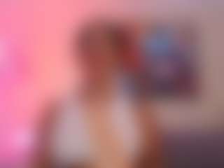 Live cam show with LaylaCruzRose - Petite on Camsoda