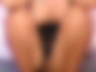 Live cam show with LaylaCruzRose - Big Tits on friskycurves.com