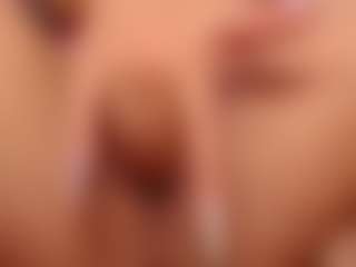 Live cam show with LaylaCruzRose - Squirt on Camsoda