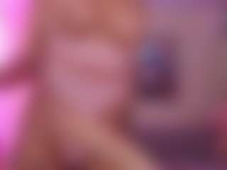 LaylaCruzRose MILF webcam performer live streaming