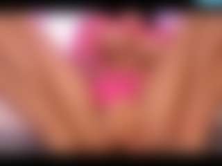 Live cam show with LaylaCruzRose - Tease on Milfs Live