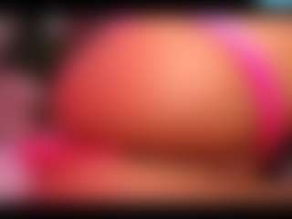 LaylaCruzRose MILF webcam performer live streaming