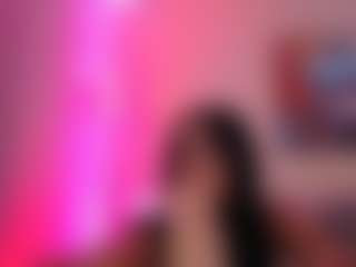 Live cam show with LaylaCruzRose - Average on SmokeAndPoke