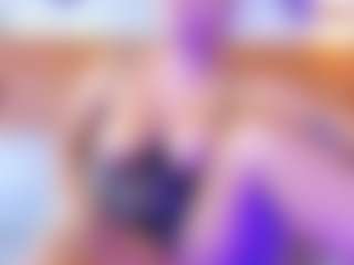 Live cam show with Madison - Mature on Dolls Live