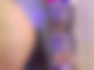 Live cam show with Madison - Blue Eyes on StripNow