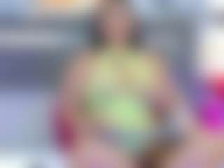 Live cam show with Madison - Shaved Pussy MILF on Stripli.com