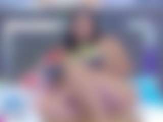 Live cam show with Madison - Shaved Pussy MILF on Livezox