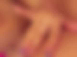 Live cam show with Steffany Beck - Shaved Pussy Curvy on Camsoda