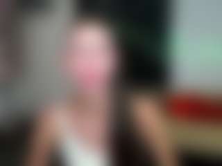 Live cam show with EmmiGreen - Black Hair on Camming Site