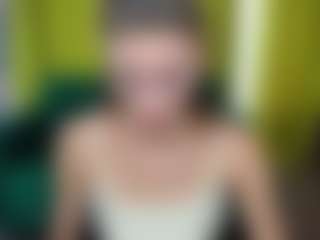 Live cam show with EmmiGreen - White on fuklive.com | ukraine