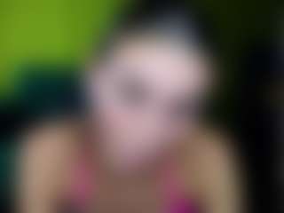 Live cam show with EmmiGreen - Brown Eyes on Cam Slut