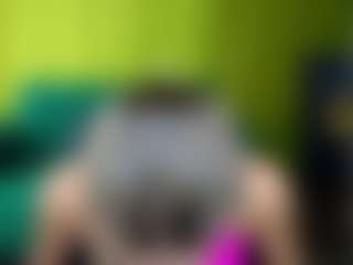 Live cam show with EmmiGreen - Spank on Soda Cam