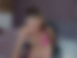 Live cam show with EmmiGreen - Tease on SinfulBabes