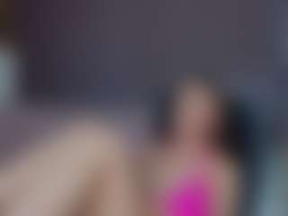 Live cam show with EmmiGreen - Small Tits on TeamSkeetLive