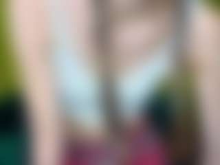 Live cam show with EmmiGreen - Brown Eyes on Camsoda