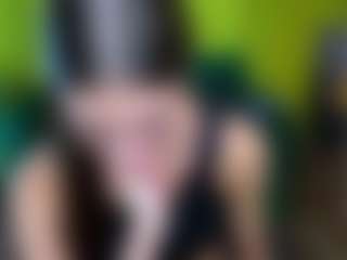 Live cam show with EmmiGreen - Spank on Camming Site