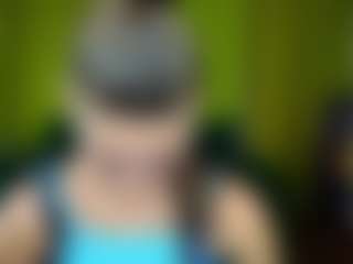 Live cam show with EmmiGreen - Spank on Fit Hotties