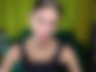Live cam show with EmmiGreen - No Drinking on CamClone