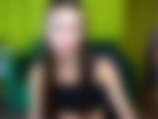 Live cam show with EmmiGreen - Brown Eyes on Cam Slut
