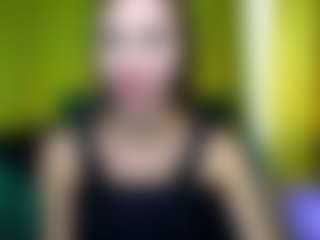 Live cam show with EmmiGreen - Brown Eyes on Dare Cams