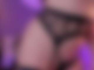Live cam show with cloe-yeraldy - Brown Hair on Chatstar