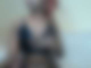 Live cam show with Diva - Brown Eyes Black on Latina Girls
