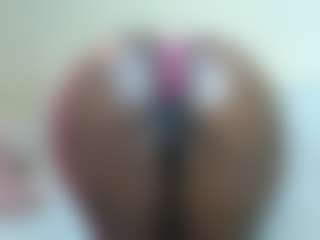 Live cam show with Diva - Ebony Squirt on live18s.com