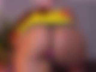 Live cam show with megan-woll - Granny on Uber Horny