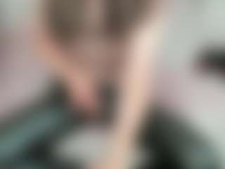 Live cam show with valeriasecret - Average on Uber Horny